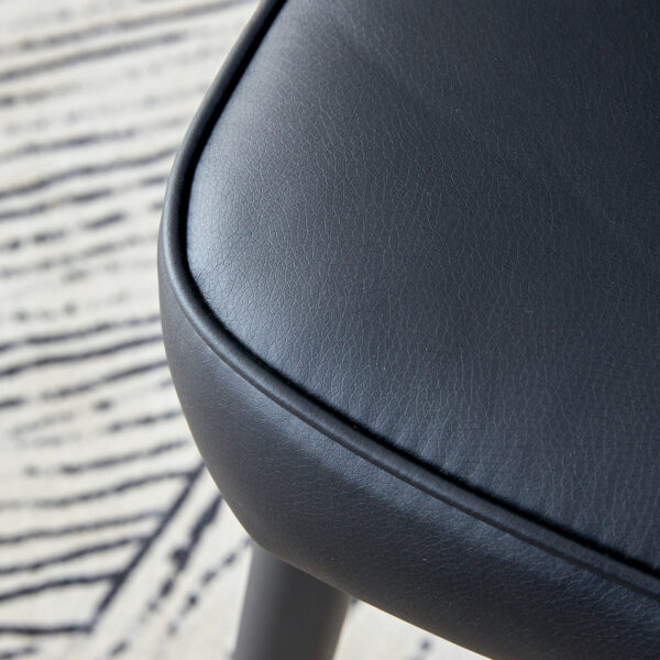 087f4b0762f84fdcaa915cd28ae5cc78_20231018_f834a8dd9ac1213d04a1134351235180 Modern Black PU Chair Set - Two Pieces, The backrest has a vertical and smooth line design.Black Metal Leg.Suitable for placement in kitchen, living rooms, and other venues.W1151116750