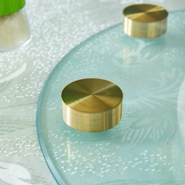 13291ad69d4c4129baec4dc41cb52045_01a00e2db157dfcd8c81bf79c827d3d7 Double layer rotatable round glass.Golden aluminum plate,The rotatable design makes it convenient to retrieve and place items.The upper glass has a diameter of 24 inches, the lower glass15 inches.