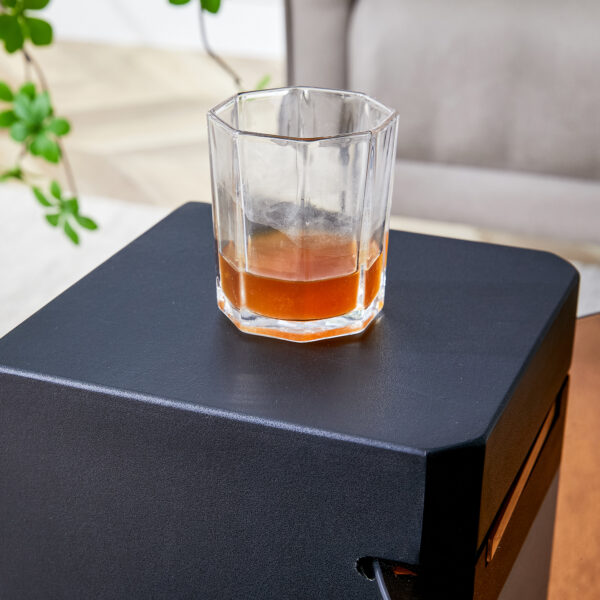 The detachable double-decker coffee table, the stylish design is more precious, and the detachable design can make the use of space more flexible and suitable for various scenes.