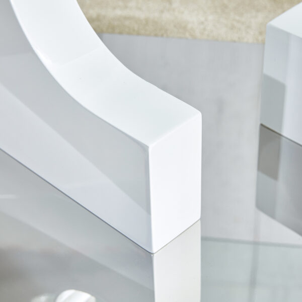 19079b1ac6e441a39d2d343be4f5a55a_20240204_cbf7c74990dad4614eeb946e79640bf2 A rectangular modern and fashionable coffee table with tempered glass tabletop and white MDF legs. Suitable for living room.47.2"*25.5"*18"