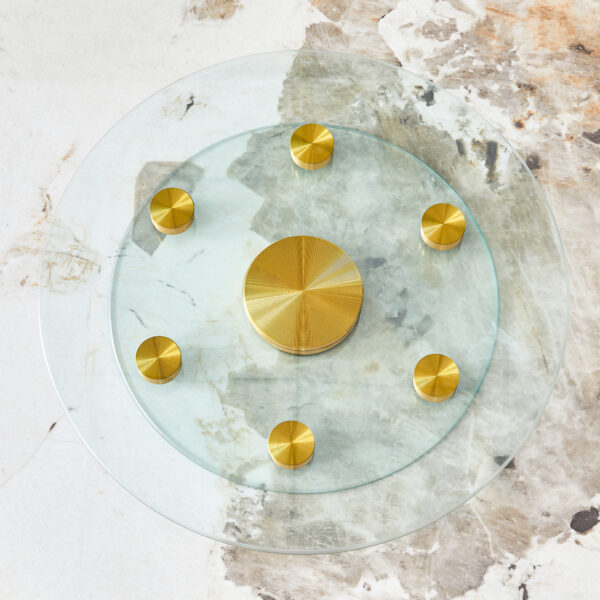 279eafe508fc48e9835468d7c1c38227_d687cd034cdec53943b46a853064d8a4 Double layer rotatable round glass.Golden aluminum plate,The rotatable design makes it convenient to retrieve and place items.The upper glass has a diameter of 20 inches,the lower glass15 inches.