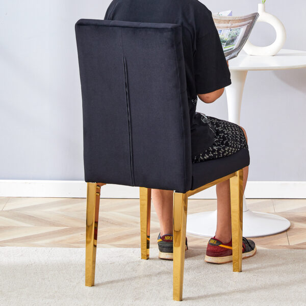 3726e744bbd343368298a0f867302544_466f247aa50020b672721519b0a94efe 4 piece dining chairs.The gold metal legs complement the black velvet, showcasing a perfect blend of modern and classic elements.Suitable for various occasions such as kitchens,conference rooms, etc.