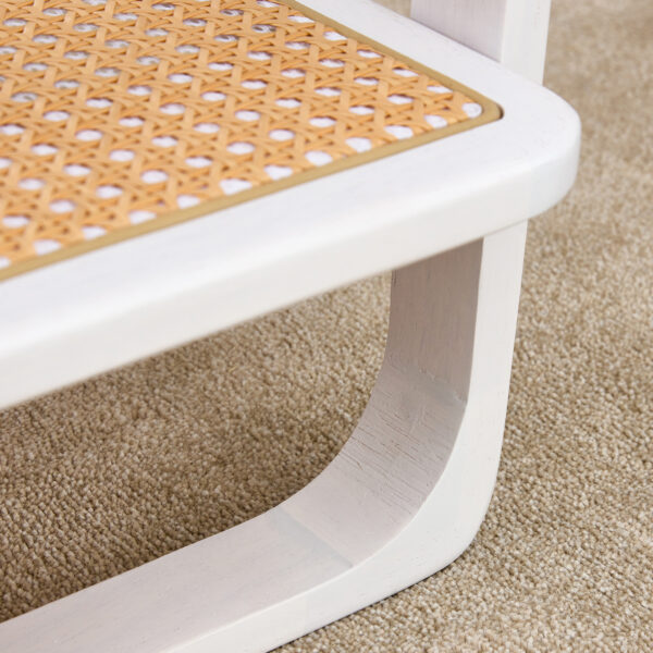 4e09f5c33f2542c1825849abf274e7da_20240123_5e0999c22567d6d9a085719736a0c2c5 Modern minimalist white double layered solid wood coffee table. Glass tabletop, imitation rattan edge table. Rectangular table suitable for living room, dining room, and bedroom