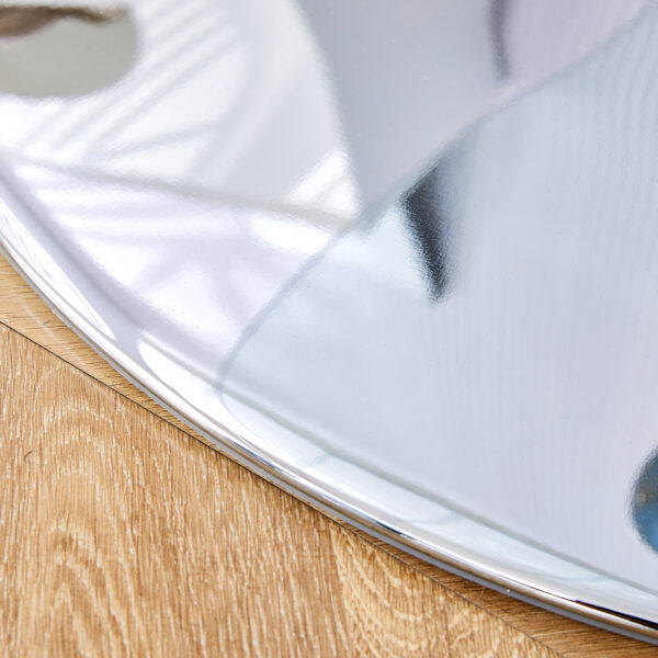 5e1474f745f642eba5a044fe16b2de52_20240320_1ef1bb981c99e2b876b34930bd6f5474 A 35-inch diameter glass top and a modern, minimalist round dining table with silver metal legs. Ideal for dining rooms, living rooms and meeting rooms.