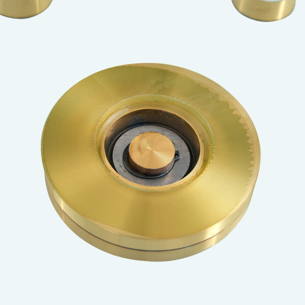 69ca3b3c05994ba5bf7dce047f9b4312_89e9b3c23b2f4525f515c0bd416caebb Double layer rotatable round glass.Golden aluminum plate,The rotatable design makes it convenient to retrieve and place items.The upper glass has a diameter of 20 inches,the lower glass15 inches.