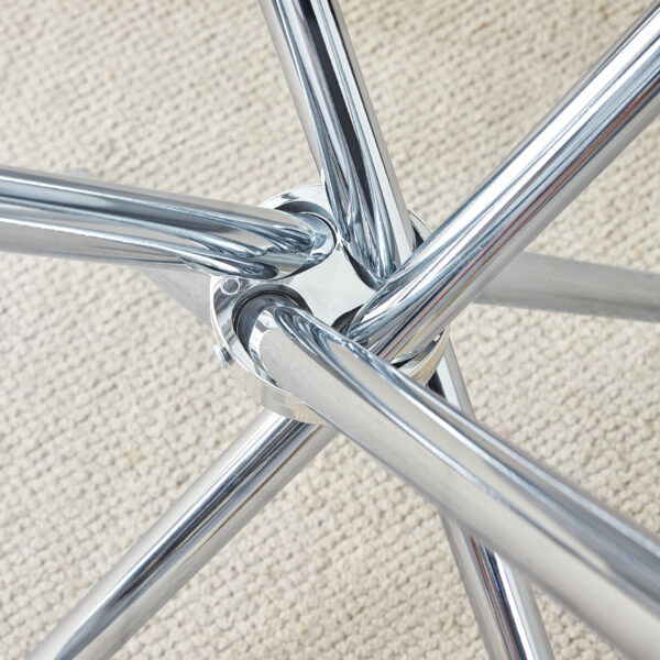 7467b6d37b6641498492c289fae32b06_9a10bdac2a4e9e9f7efc318fa89668c5 Table and chair set.36.6"Round clear glass dining table with a unique shape with ring-shaped gathered silver metal legs.Paired with 4 Dark gray high-quality PU dining chairs with silver metal legs.