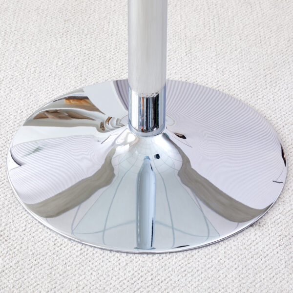79e0ab7445b34f659b6144b32dcd81fc_2fe79da6529605f623c14e3ccbab190d A glass tabletop with a diameter of 35 inches and a modern minimalist circular dining table with electroplated silver metal legs. Suitable for restaurants, living rooms, and conference rooms.BT-1166