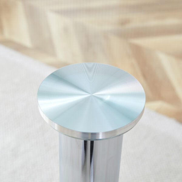 8bf896004ae04c0ebefe57dde3140f37_98f485fde3711a10a1cc1035b179b7d5 A glass tabletop with a diameter of 35 inches and a modern minimalist circular dining table with electroplated silver metal legs. Suitable for restaurants, living rooms, and conference rooms.BT-1166