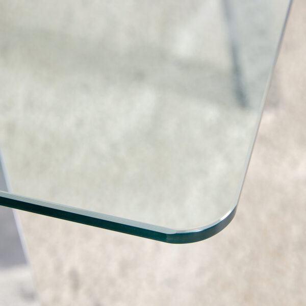 9dc644d0646f41be8d36ba10ab3244cd_227afd57a1ad1e5ecad6ef39d57103c0 71 * 35.4 inch rectangular dining table. The transparent tempered glass tabletop is paired with silver 7-shaped metal table legs, showcasing a minimalist texture. Suitable for various places.