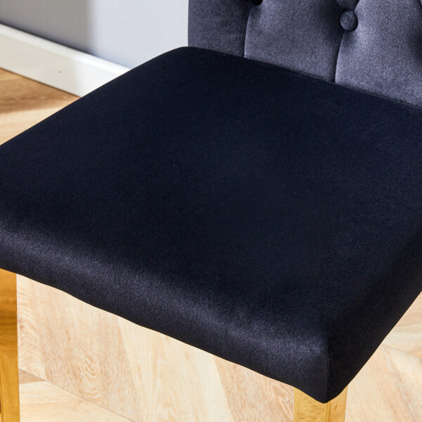 a9f653c626214d79b374e8253814e498_429536dac9f254c8a454b2eeacc55739 2 piece dining chairs.The gold metal legs complement the black velvet, showcasing a perfect blend of modern and classic elements.Suitable for various occasions such as kitchens,conference rooms, etc.