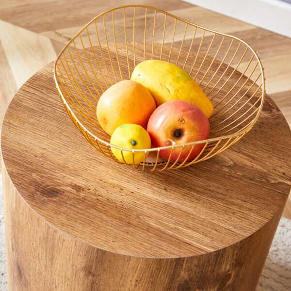 aa570f9428d546399866b953f49f091e_43f865fe288901de90e9c1e716b020d3 The cylindrical table with its patterned design can be easily integrated into a variety of interior styles, from coffee tables to small dining tables, workbenches or makeshift writing desks.