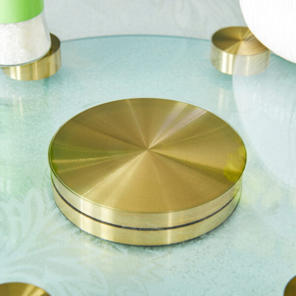 ae0b27d2449f4215a850e16c572c4f3c_acba5f66c9e5677f8e6c2c1cb7671bad Double layer rotatable round glass.The rotatable design makes it more convenient to retrieve and place items.The upper glass has a diameter of 30.3 inches, while the lower glass15 inches.