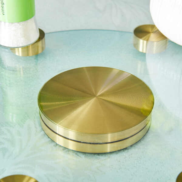 b70fe2692e85406ebab05d4f5fb30961_c497d42eae8e70300440ff4287e8b26a Double layer rotatable round glass.Golden aluminum plate,The rotatable design makes it convenient to retrieve and place items.The upper glass has a diameter of 20 inches,the lower glass15 inches.