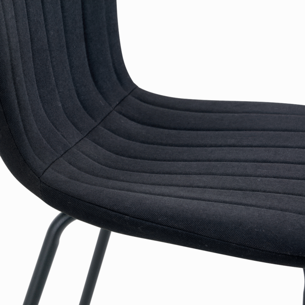 d56edf273c8e42e3a404df77cc2742d2_623465bf82b6abff091b9b348cd78321 Luxury Minimalist Chairs - A set of 4 high quality dining chairs with black metal legs. The integral metal leg structure is suitable for various interior decoration styles.