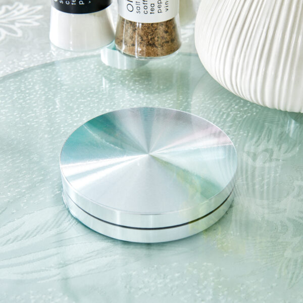 ed540c48b83345a0b8580497d9f1daf9_a188ad86012842963bcea124a2626d49 Double layer rotatable round glass.The rotatable design makes it more convenient to retrieve and place items.The upper glass has a diameter of 20 inches, while the lower glass15 inches.
