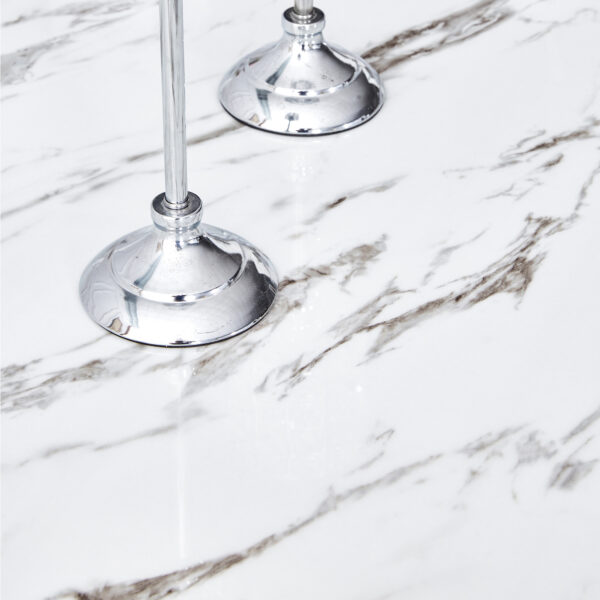 Table and chair set, modern and minimalist dining table, imitation marble patterned tabletop, MDF legs with U-shaped brackets. Paired with comfortable chairs, suitable for dining and living rooms.