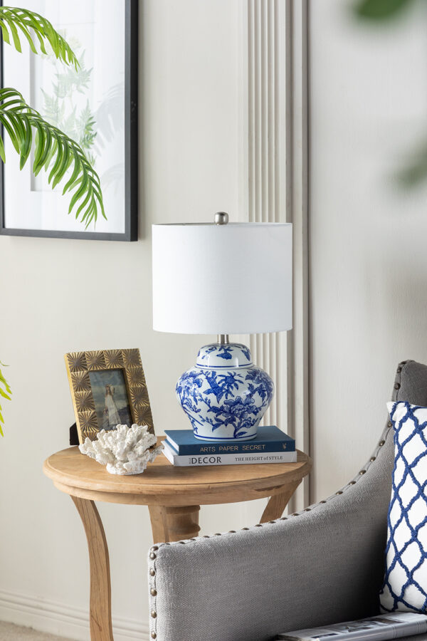 37a86c8e6e3a42f1a8f6813cd21ba6f1_157eb14532b5589c13ceb18c120ec27e D12x19.3" Blue and White Ceramic Vase Lamp