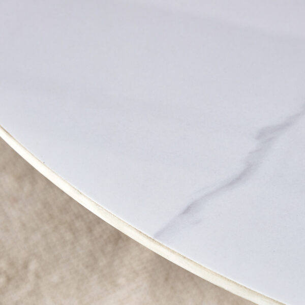 84430cc4d7ab4c9996ca610e1dbd0faf_0a551d02ce3de336831c17d9e13c4f85 A 42-inch stainless steel leg round table with a marble top is suitable for use by four or six people