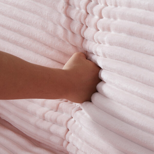 112-inch pink corduroy sofa: two throw pillows and four backrests, opening up a new style for the living room's leisure area