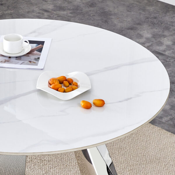 d3a73db092ff4a73ae9ea614397fc87f_bef07a0354a29d9aece705d6dd51fd47 A 42-inch stainless steel leg round table with a marble top is suitable for use by four or six people