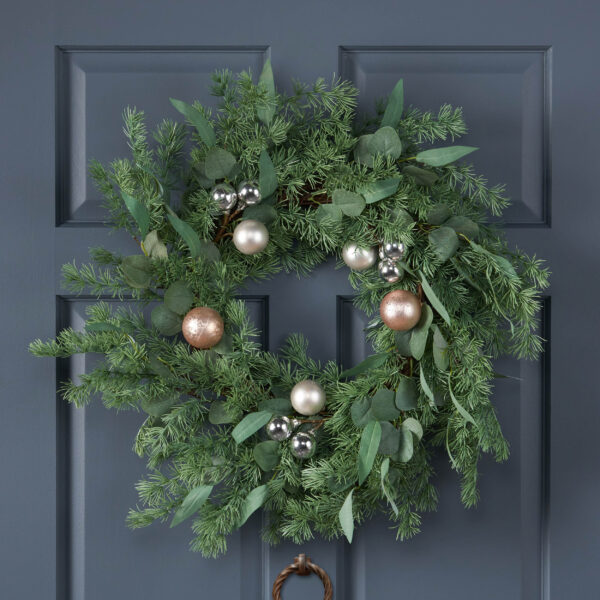 fb500cf3688a4af6b223616eea453a9b_whfbdmumdxeoynaobfdl 26" PINENEEDLE WREATH WITH BALL