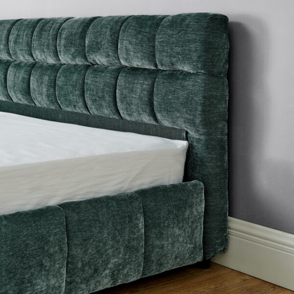 df257dfffe6143f3953b8dd2d627f6e3_82bf2e1b65a6ac2134c4927619db785e King Size Upholstered Bed ,comfortable upholstered bed frame, Chenille fabric, with headboard and solid bed frame. With drawer for storage-green(88.5''*85.5''*31'')